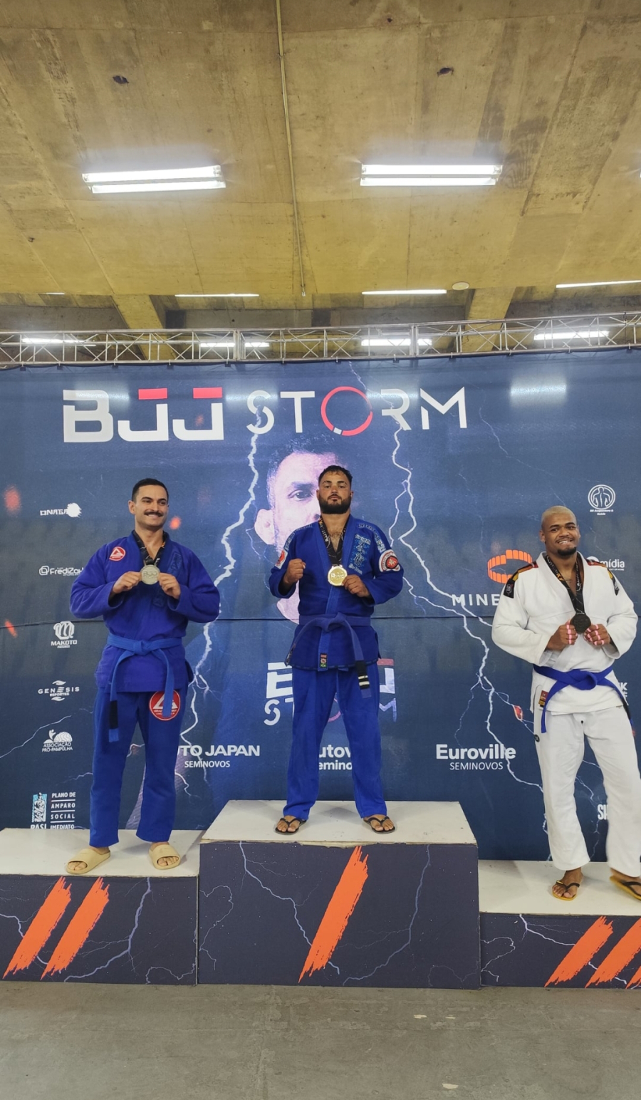 Dione Pereira conquista ouro e prata em campeonato de jiu-jitsu no Mineirinho