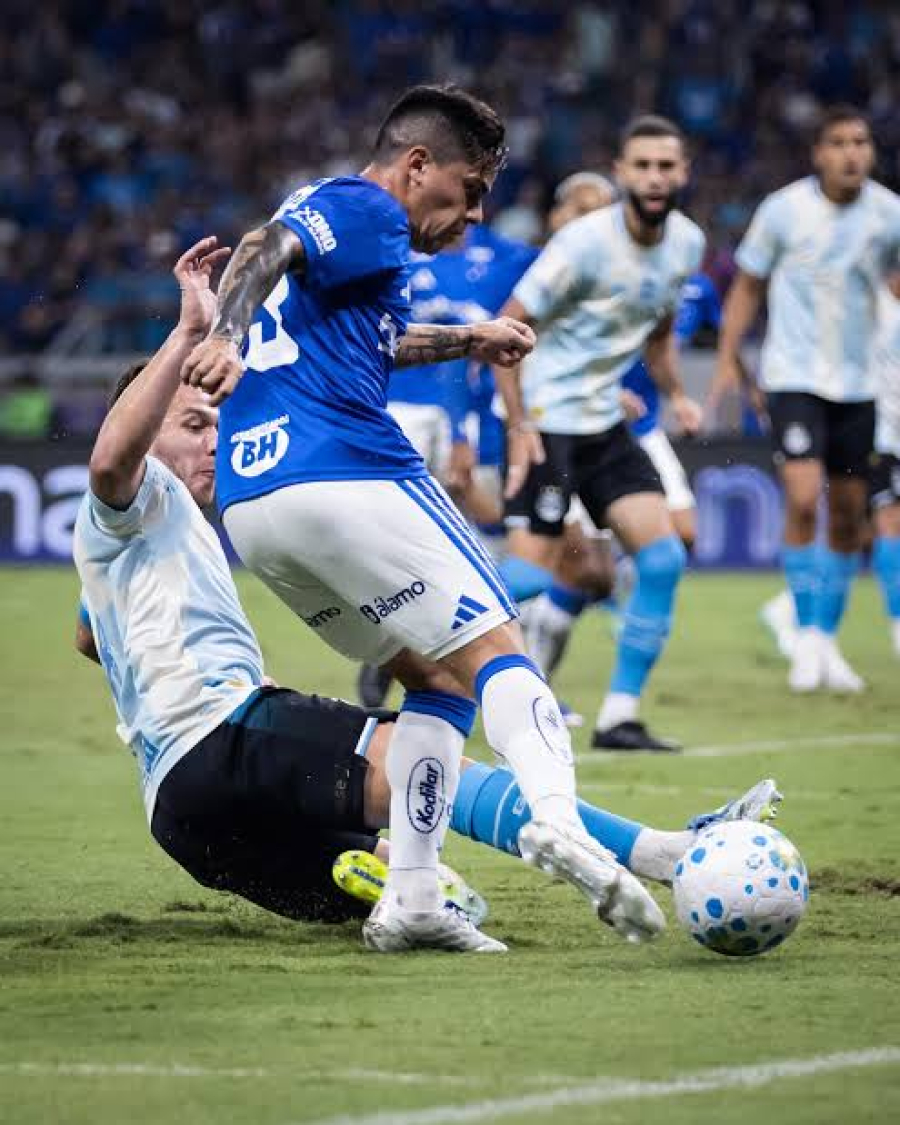 Cruzeiro bate o Grêmio e sai da zona de rebaixamento no Brasileirão