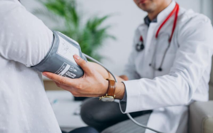 Maio Vermelho promove ações de conscientização sobre saúde cardiovascular e neurológica em São Gonçalo