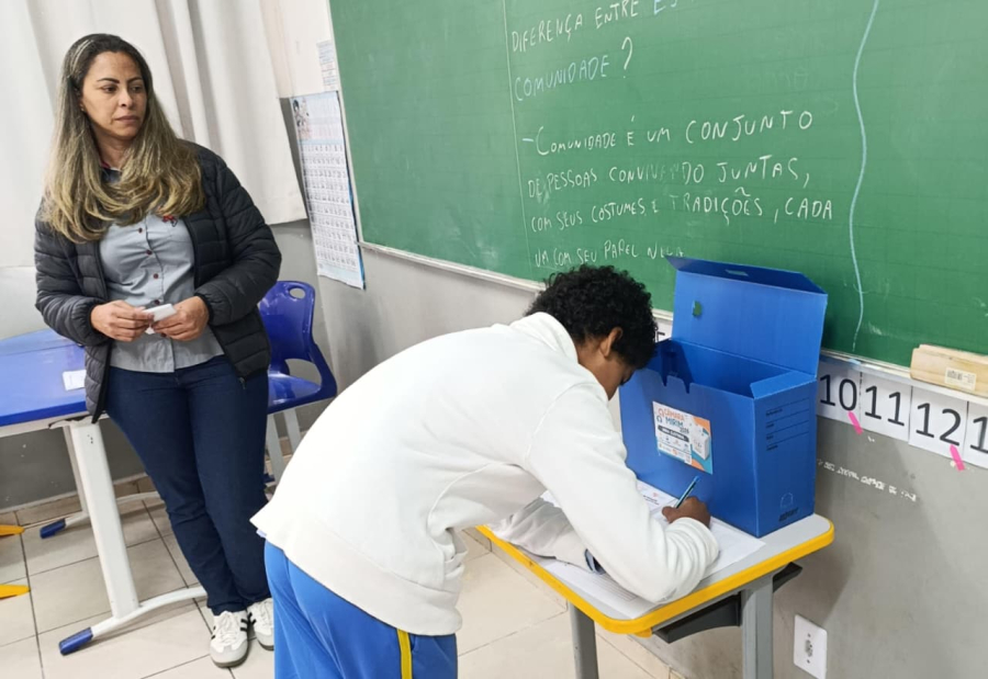 Estudantes participam da eleição do Câmara Mirim 2026 em São Gonçalo do Rio Abaixo