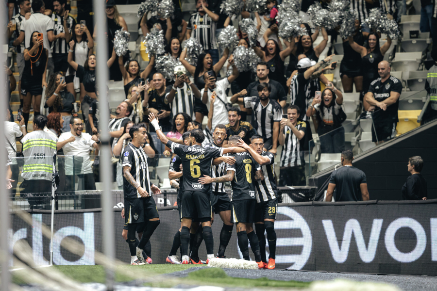 Atlético busca empate no fim e avança às quartas da Sul-Americana