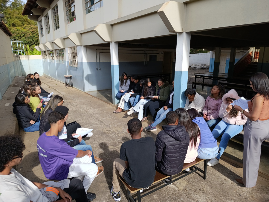 Alunos de São Gonçalo do Rio Abaixo se preparam para etapa regional do Parlamento Jovem
