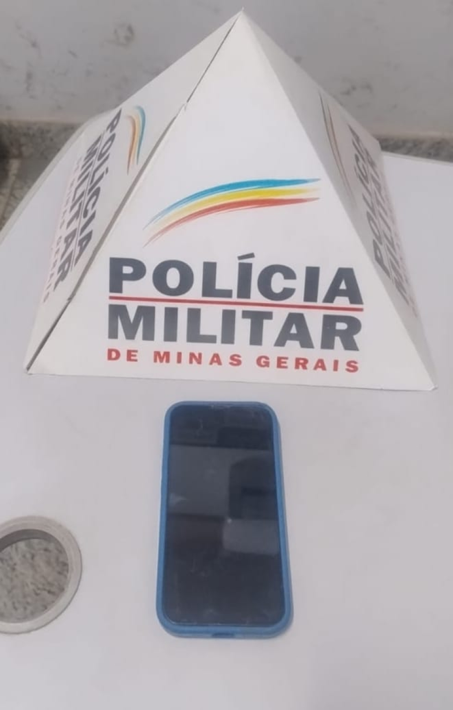Polícia Militar prende dupla por roubo e recupera celular em Barão de Cocais