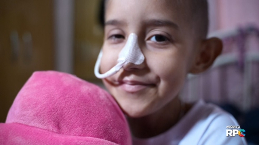 Morre Yasmin Amorim, menina com câncer cujo tratamento foi marcado por desvio de recursos