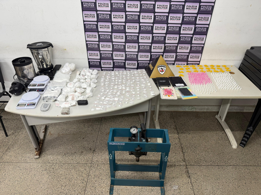 Polícia Militar prende casal por tráfico de drogas em Itabira e cumpre mandado de prisão