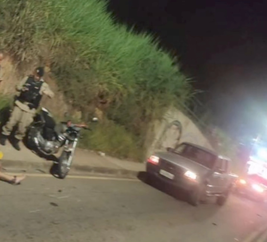 Motociclista perde dois dedos do pé após colisão envolvendo três veículos no bairro Hamilton