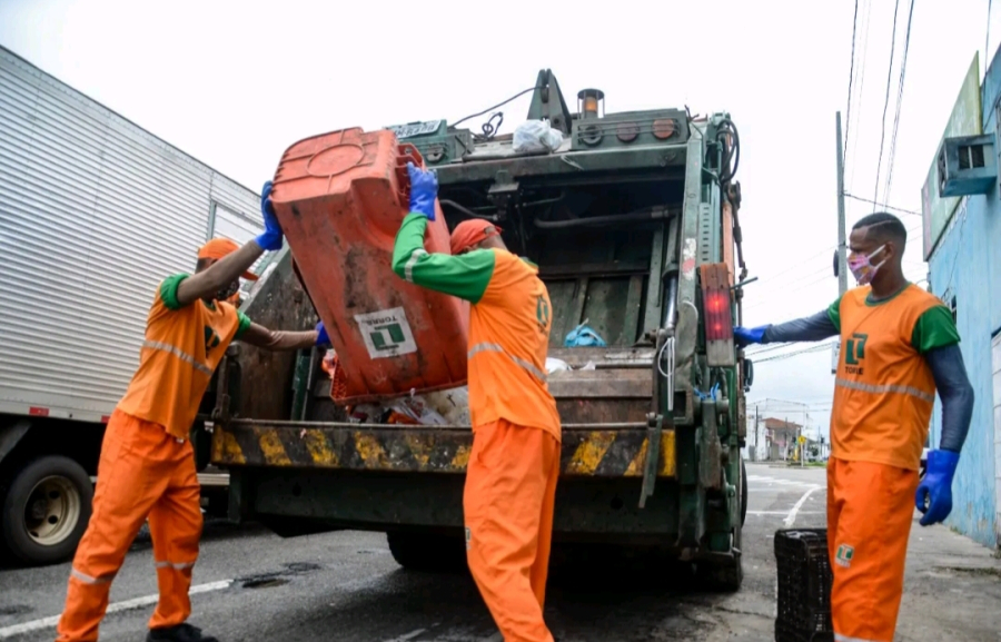Câmara aprova piso salarial nacional de R$ 3 mil para garis