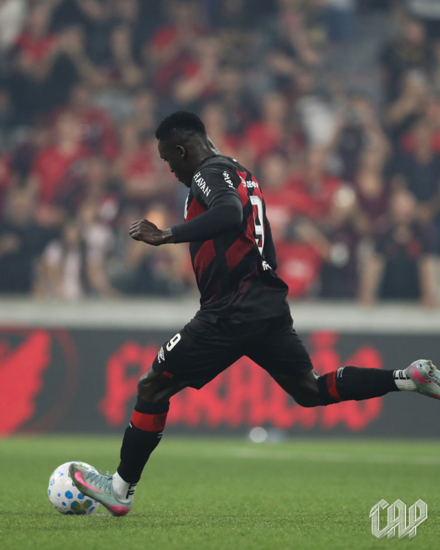 Cruzeiro perde para o Athletico-PR e segue sem vencer no Brasileirão