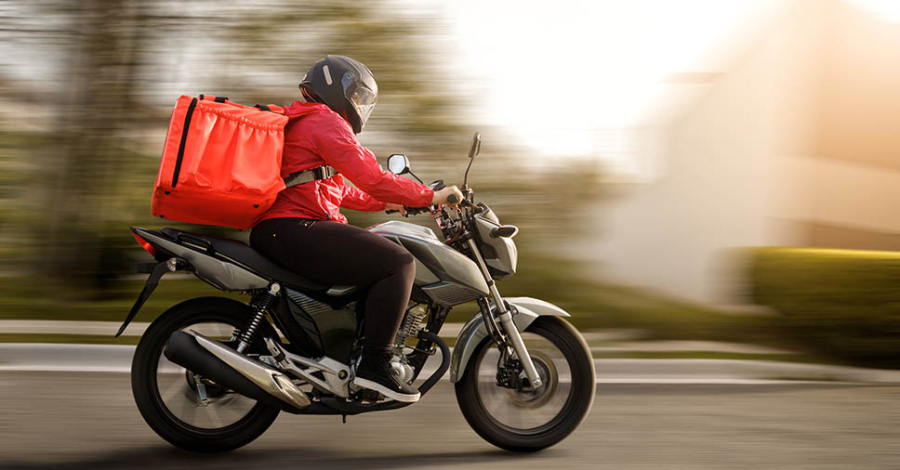 Novas regras para motoboys entram em vigor com exigências rígidas para condutores e veículos