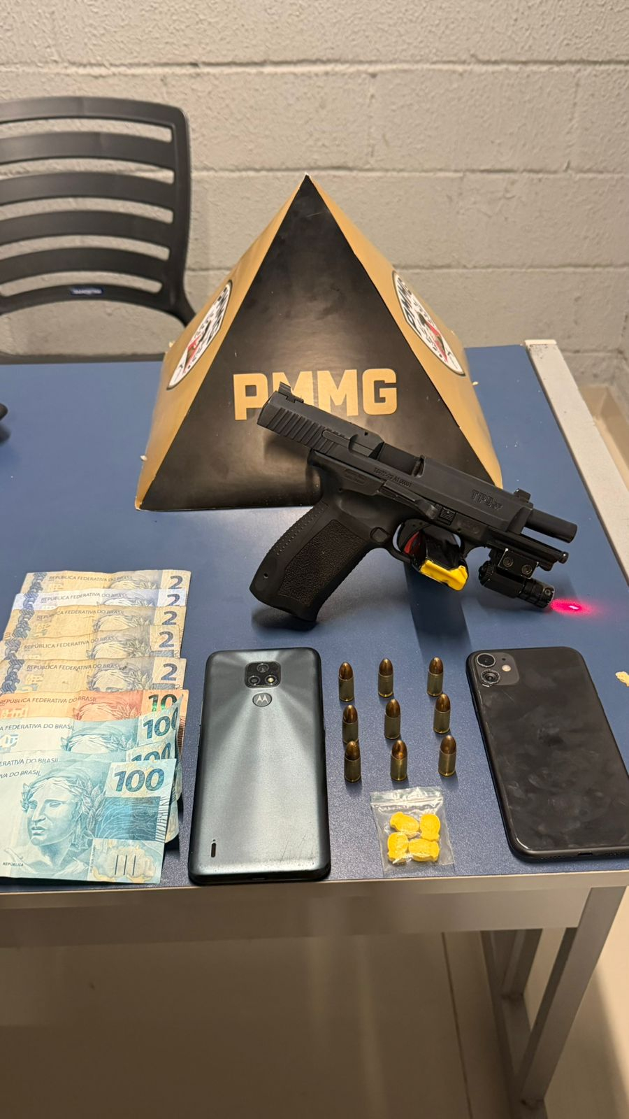 Polícia Militar prende suspeito por tráfico de drogas e porte de arma em Itabira