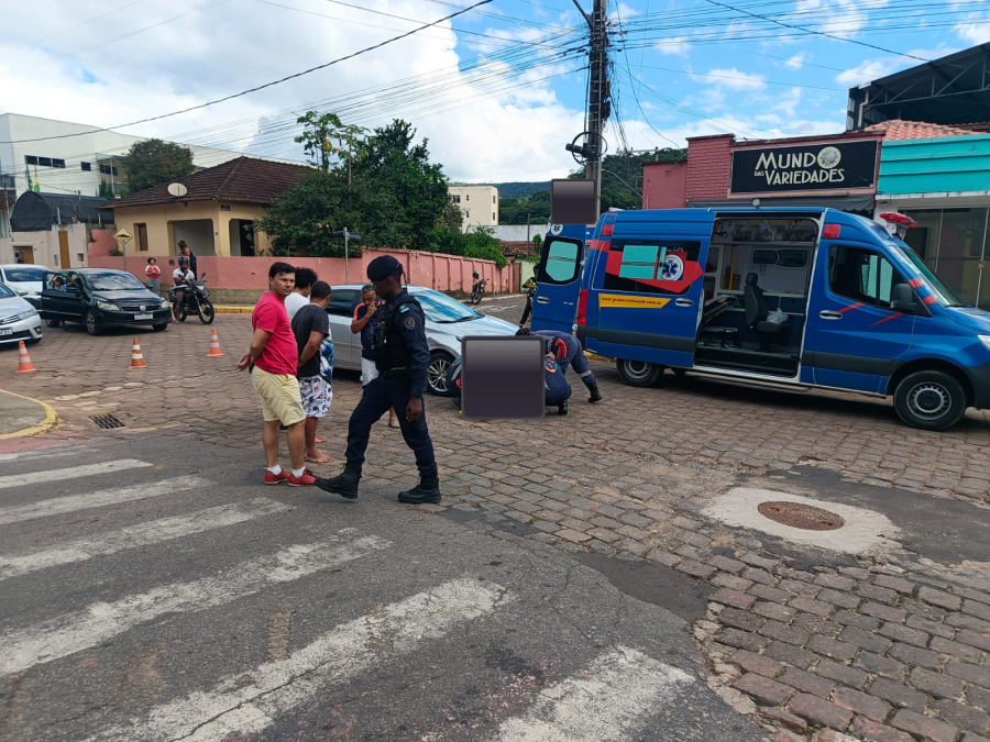 Acidente envolvendo bicicleta e carro deixa feridos em São Gonçalo do Rio Abaixo