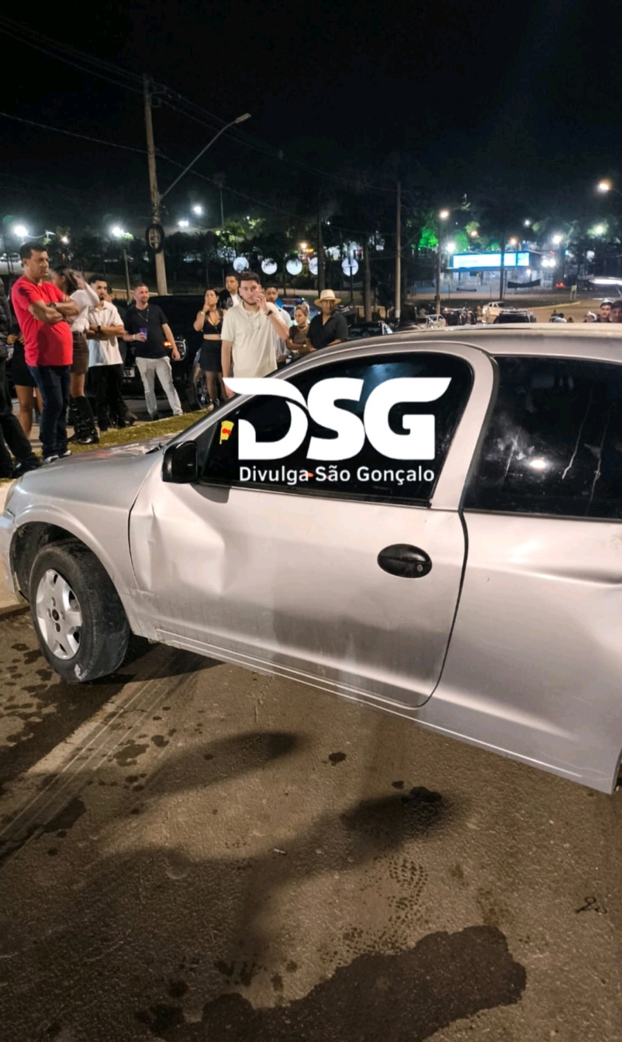 CAVALGADA-Mulher fica ferida após atropelamento na avenida do contorno em São Gonçalo Do Rio Abaixo