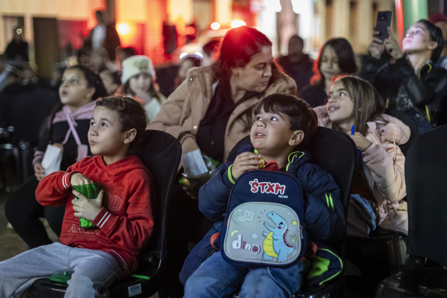 Cinema na cidade chega a São Gonçalo do Rio Abaixo com sessões ao ar livre e programação cultural