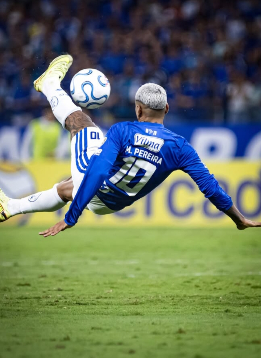 Cruzeiro goleia Barcelona no Mineirão lotado e garante vaga nas oitavas da Libertadores