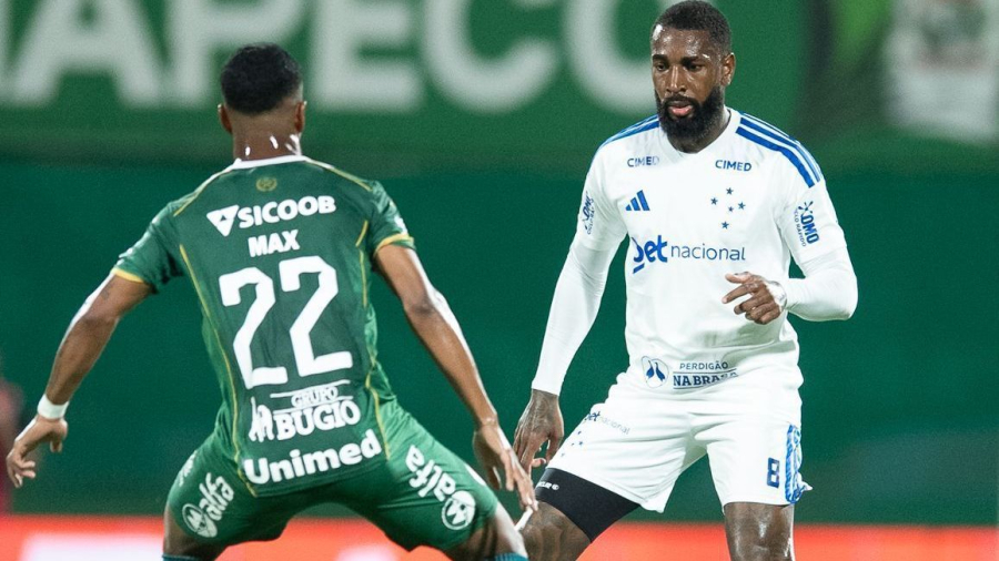 Cruzeiro domina a Chapecoense, mas fica no empate e adia decisão na Copa do Brasil
