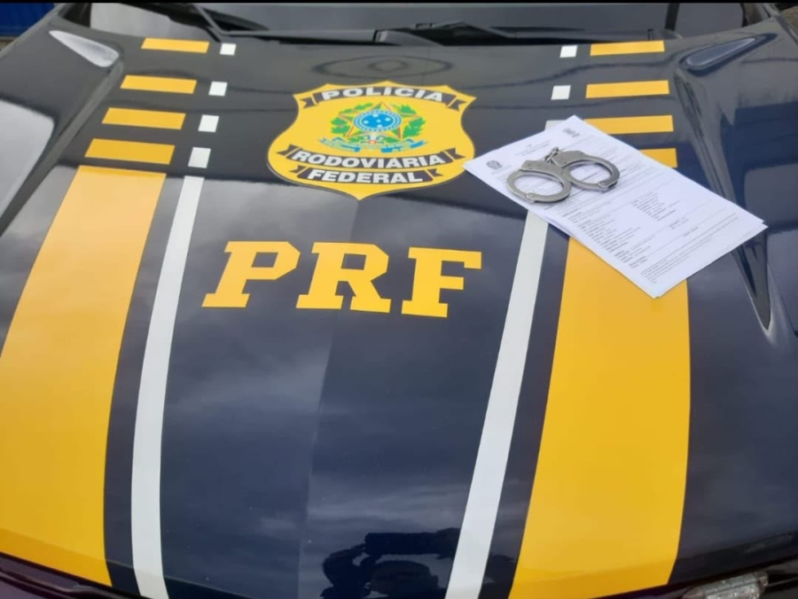 PRF prende homem com mandado de prisão em aberto durante fiscalização na BR-381 em João Monlevade 