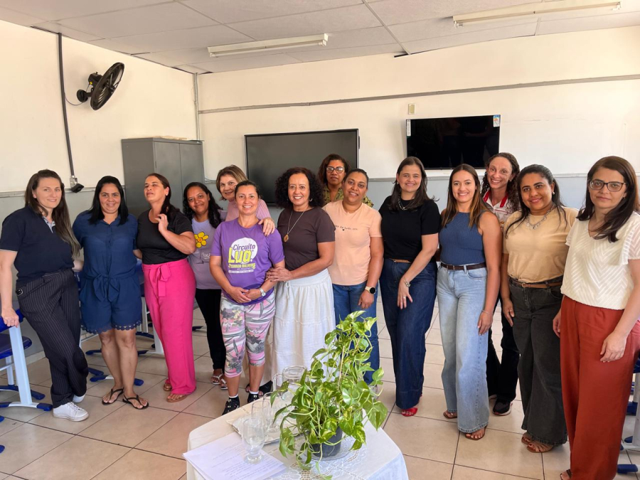 Escola de São Gonçalo promove roda de conversa com famílias sobre a adolescência