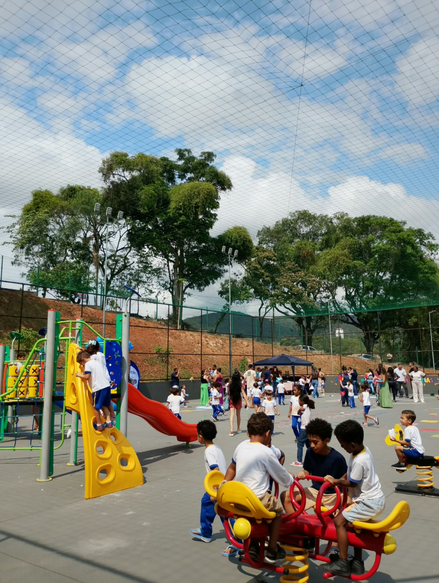 Escola Ioleide inaugura parquinho sensorial e novos espaços de convivência