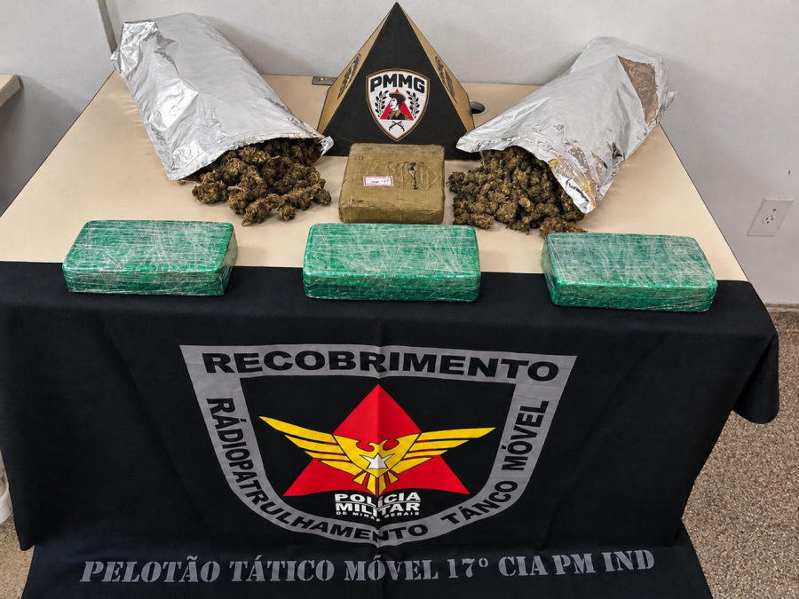 PM apreende crack, maconha e skunk em veículo e prende três homens em João Monlevade
