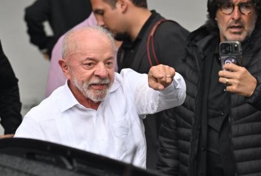 Coligação de Lula pede ao TSE votação até as 19h em cidades de dez estados